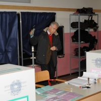 Foto Nicoloro G. 24/02/2013 Milano Elezioni politiche del 24 e 25 febbraio 2013. Il presidente del Consiglio Mario Monti vota nella scuola di Piazza Sicilia. nella foto Mario Monti