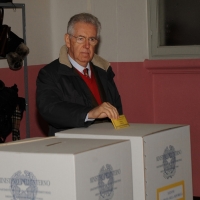 Foto Nicoloro G. 24/02/2013 Milano Elezioni politiche del 24 e 25 febbraio 2013. Il presidente del Consiglio Mario Monti vota nella scuola di Piazza Sicilia. nella foto Mario Monti