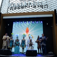 Foto Nicoloro G.   05/05/2015    Milano   Expo Milano 2015 si apre al mondo e si mette in mostra. nella foto davanti al padiglione del Kazakhstan.