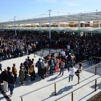 Foto Nicoloro G.   05/05/2015    Milano   Expo Milano 2015 si apre al mondo e si mette in mostra. nella foto lunghe le code per il capillare controllo ai tornelli d' ingresso.