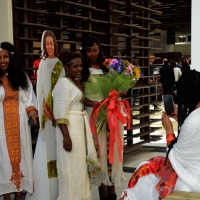 Foto Nicoloro G.   05/05/2015    Milano   Expo Milano 2015 si apre al mondo e si mette in mostra. nella foto un scatto di  ricordo per le hostess del padiglione dell' Etiopia.