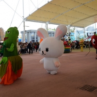 Foto Nicoloro G.   05/05/2015    Milano   Expo Milano 2015 si apre al mondo e si mette in mostra. nella foto durante una parata di Foody, la mascotte di Expo 2015.