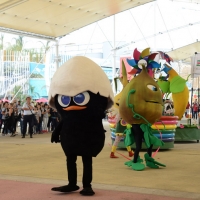 Foto Nicoloro G.   05/05/2015    Milano   Expo Milano 2015 si apre al mondo e si mette in mostra. nella foto durante una parata di Foody, la mascotte di Expo 2015.