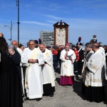 Foto Nicoloro G.   16/04/2023   Ravenna   Come e' tradizione nella domenica in albis si e' svolta la Festa della Madonna Greca, con una processione che parte dal canale Candiano e termina nella basilica di Santa Maria in Porto. nella foto l' arcivescovo Lorenzo Ghizzoni officia tutta la cerimoinia.