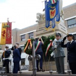 Foto Nicoloro G. 04/11/2022   Ravenna   Festa dell' Unità Nazionale delle Forze Armate. nella foto il prefetto Castrese De Rosa e il sindaco Michele de Pascale  onorano il monumento ai Caduti.