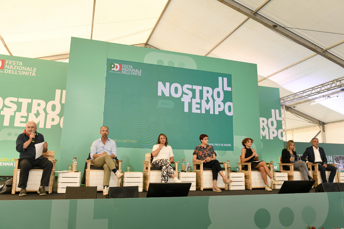 Foto Nicoloro G.   08/09/2023   Ravenna   Festa Nazionale dell' Unita'.  nella foto da sinistra Ranzo Savino, Paolo Berizzi, Marinella Melandri, Ombretta Cortesi, Stefania Bonaldi, Michela Ponzani e Paolo Lucchi.