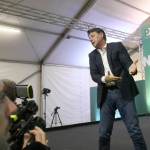 Foto Nicoloro G.   09/09/2023   Ravenna   Festa Nazionale dell' Unita'.  nella foto Giuseppe Conte si scusa con i simpatizzanti che vorrebbero fermarlo ma ha premura di andare via.