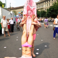 Foto Nicoloro G.  12/06/2010 Milano  Manifestazione del " gay-pride " con corteo da piazza Castello a piazza Duomo. nella foto Partecipante alla manifestazione