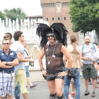 Foto Nicoloro G.  12/06/2010 Milano  Manifestazione del " gay-pride " con corteo da piazza Castello a piazza Duomo. nella foto Partecipante alla manifestazione, di fronte al Castello Sforzesco