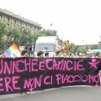 Foto Nicoloro G.  12/06/2010 Milano  Manifestazione del " gay-pride " con corteo da piazza Castello a piazza Duomo. nella foto Partecipanti  con grande striscione, di fronte al Castello Sforzesco