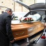 Foto Nicoloro G.   24/05/2023   Localita' San Pancrazio - Russi ( Ravenna ).   Si sono svolti nella Pieve di San Pancrazio i funerali di Stato di due delle 15 vittime accertate in seguito all' alluvione che ha colpito le zone del ravennate. nella foto la bara di una delle due vittime viene caricata sulla macchina che la portera' al cimitero per la sepoltura.