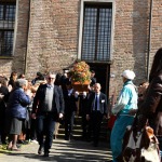 Foto Nicoloro G.   29/03/2023   Bagnacavallo   (RA)   Si sono svolti oggi i funerali dell' attore Ivano Marescotti. nella foto una folla saluta l' attore scomparso al canto di ' Bella ciao '.