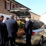 Foto Nicoloro G.   29/03/2023   Bagnacavallo   (RA)   Si sono svolti oggi i funerali dell' attore Ivano Marescotti. nella foto il feretro dell' attore parte per Ravenna dove sara' cremato.