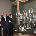 Foto Nicoloro G.   02/09/2021   Fusignano ( Ra )   Inaugurazione della mostra dedicata ad Arrigo Sacchi dal titolo  ' Oltre il sogno. L' emozione del calcio totale di Arrigo Sacchi '. nella foto Arrigo Sacchi e Adriano Galliani davanti alla vetrina con due coppe del Milan.