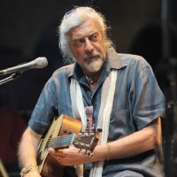 Foto Nicoloro G.  04/06/2010  Cremona  Primo Festival TRA Letteratura e Musica " Le corde dell ' anima " . nella foto Shel Shapiro