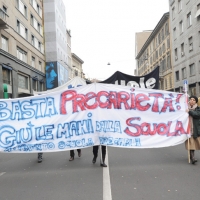 Foto Nicoloro G. 28/01/2011 Milano Corteo dei metalmeccanici per lo sciopero nazionale della Fiom. nella foto Manifestanti con grande striscione