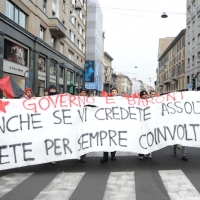 Foto Nicoloro G. 28/01/2011 Milano Corteo dei metalmeccanici per lo sciopero nazionale della Fiom. nella foto Manifestanti con grande striscione