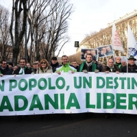 Foto Nicoloro G. 22/01/2012 Milano Manifestazione con corteo della Lega Nord contro il governo Monti. nella foto Manifestanti con striscione