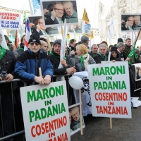 Foto Nicoloro G. 22/01/2012 Milano Manifestazione con corteo della Lega Nord contro il governo Monti. nella foto Manifestanti, bandiere e cartelli