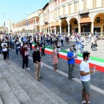 Foto Nicoloro G.   02/06/2020   Faenza ( Ra)   Nella giornata della Festa della Repubblica i partiti dell' opposizione promuovono un flash mob di protesta contro il governo ' Per l' Italia che vuole ripartire in sicurezza '. nella foto una veduta della piazza con i partecipanti al flash mob.