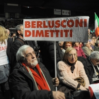 Foto Nicoloro G. 05/02/2011 Milano Manifestazione al Palasharp, per chiedere le dimissioni del premier Berlusconi, organizzata da Liberta' e Giustizia. nella foto Manifestanti con cartello