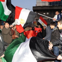 Foto Nicoloro G. 04/03/2011 Milano Manifestazione in piazza Loreto con corteo di un centinaio di immigrati libici contro il regime di Gheddafi a cui hanno partecipato anche immigrati tunisini ed egiziani. nella foto Manifestanti con altoparlante e bandiere