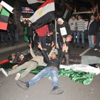 Foto Nicoloro G. 04/03/2011 Milano Manifestazione in piazza Loreto con corteo di un centinaio di immigrati libici contro il regime di Gheddafi a cui hanno partecipato anche immigrati tunisini ed egiziani. nella foto Manifestanti con bandiere