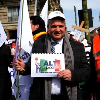 Foto Nicoloro G. 11/03/2014  Milano   Manifestazione promossa dall' ALT, " Associazione legge uguale per tutti " contro Equitalia, al grido " ci hanno ridotto in mutande ". nella foto Luca Miatton, presidente dell' ALT, Associazione legge uguale per tutti.