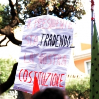 Foto Nicoloro G. 12/10/2013 Roma Manifestazione nazionale in difesa della Costituzione, ” La via maestra “, organizzata dalla FIOM. nella foto Un cartello