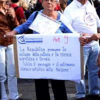 Foto Nicoloro G. 12/10/2013 Roma Manifestazione nazionale in difesa della Costituzione, ” La via maestra “, organizzata dalla FIOM. nella foto Un cartello