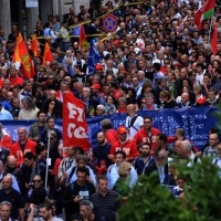 Foto Nicoloro G. 12/10/2013 Roma Manifestazione nazionale in difesa della Costituzione, ” La via maestra “, organizzata dalla FIOM. nella foto Il corteo