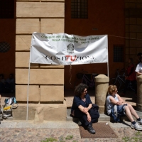 Foto Nicoloro G. 02/06/2013 Bologna Manifestazione in difesa della Costituzione organizzata da " Libertà e Giustizia " dal titolo " Non è cosa vostra ". nella foto Manifestanti e striscione