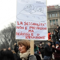Foto Nicoloro G. 13/02/2011 Milano Manifestazione delle donne " Se non ora quando ? " per la dignita' del soggetto donna e contro Berlusconi. nella foto Manifestante con cartello di protesta