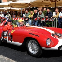 Foto Nicoloro G. 18/05/2012 Ravenna La 36° edizione del Rally 1000 Miglia, che conta la partecipazione di ben 382 auto storiche, passa da Ravenna per il controllo a timbro. nella foto Un auto partecipante