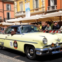 Foto Nicoloro G. 18/05/2012 Ravenna La 36° edizione del Rally 1000 Miglia, che conta la partecipazione di ben 382 auto storiche, passa da Ravenna per il controllo a timbro. nella foto Un auto partecipante