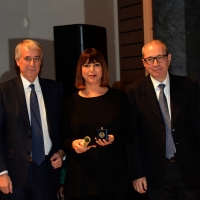 Foto Nicoloro G.  07/12/2014    Milano    Tradizionale cerimonia della consegna degli Ambrogini da parte del Comune di Milano. nella foto l' imprenditrice e giornalista Gisella Borioli tra il sindaco Giuliano Pisapia e il presidente del Consiglio comunale Basilio Rizzo.