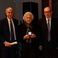 Foto Nicoloro G.  07/12/2014    Milano    Tradizionale cerimonia della consegna degli Ambrogini da parte del Comune di Milano. nella foto la direttrice dell' Opera Fraternità Bahiana Paola Bottini tra il sindaco Giuliano Pisapia e il presidente del Consiglio comunale Basilio Rizzo.