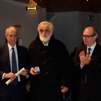 Foto Nicoloro G.  07/12/2014    Milano    Tradizionale cerimonia della consegna degli Ambrogini da parte del Comune di Milano. nella foto il designer Enzo Mari tra il sindaco Giuliano Pisapia e il presidente del Consiglio comunale Basilio Rizzo.