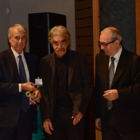 Foto Nicoloro G.  07/12/2014    Milano    Tradizionale cerimonia della consegna degli Ambrogini da parte del Comune di Milano. nella foto l' artista Sandro Martini tra il sindaco Giuliano Pisapia e il presidente del Consiglio comunale Basilio Rizzo.