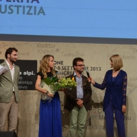 Foto Nicoloro G. 07/09/2013 Riccione ( Rimini ) Serata finale di premiazioni della diciannovesima edizione del " Premio giornalistico televisivo Ilaria Alpi ". nella foto Giorgio Zanchini – Federica Gentile  e i vincitori del "premio Roberto Morrione"