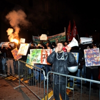 Foto Nicoloro G.  07/12/2014    Milano    Tradizionale serata inaugurale della stagione lirica del Teatro alla Scala. nella foto  tensione e scontri fra le forze dell' ordine e i manifestanti.