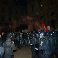Foto Nicoloro G.  07/12/2014    Milano    Tradizionale serata inaugurale della stagione lirica del Teatro alla Scala. nella foto  tensione e scontri fra le forze dell' ordine e i manifestanti.