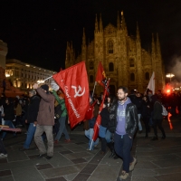 Foto Nicoloro G.  07/12/2014    Milano    Tradizionale serata inaugurale della stagione lirica del Teatro alla Scala. nella foto il corteo dei manifestanti attraversa piazza del Duomo.