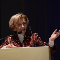Foto Nicoloro G.  16/11/2013  Milano   Quinta edizione di " Science for Peace " due giorni di dibattiti dedicati agli scienziati impegnati per la Pace. nella foto il ministro Emma Bonino.