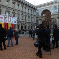 Foto Nicoloro G. 07/12/2013 Milano Tradizionale Prima alla Scala che annovera quest’ anno anche la presenza del Capo dello Stato. nella foto Poliziotti e manifestanti