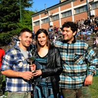 Foto Nicoloro G. 09/04/2012 Fontanelice ( BO) Cinquantaseiesima edizione della tradizionale " Sagra della pie' fretta ", cioe' della " pizza fritta ", che si tiene nella cittadina di Fontanelice ogni lunedi' di Pasqua e che oltre alle consuete bancarelle offre anche una divertente corsa di asini. nella foto I vincitori dopo la corsa