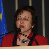Foto Nicoloro G. 16/11/2012 Milano Quarta Conferenza Mondiale ” Science for Peace ” in cui si analizzano le cause all’ origine di conflitti e le soluzioni che la Scienza offre per la prevenzione e la risoluzione. In questa edizione esperti internazionali parlano di pena di morte ed ergastolo, accesso alle risorse e coesione sociale. nella foto Shirin Ebadi
