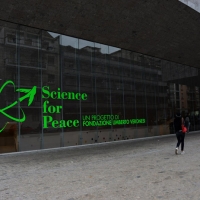 Foto Nicoloro G.   14/11/2014   Milano     Sesta Conferenza Mondiale " Science for Peace " dal titolo " Pace come condizione del benessere ". nella foto il logo dell' evento,