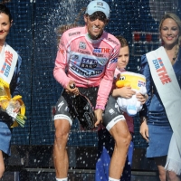 Foto Nicoloro G. 19/05/2011 Ravenna Dodicesima tappa del Giro d' Italia Castelfidardo-Ravenna di 184 Km. nella foto Alberto Contador maglia rosa dopo la tappa