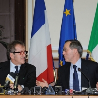Foto Nicoloro G. 08/04/2011 Milano Vertice in Prefettura tra i ministri degli esteri d’ Italia e di Francia sul problema dell’ immigrazione. nella foto Roberto Maroni – Claude Gueant